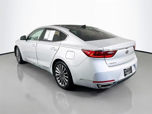 2017 Kia Cadenza Technology