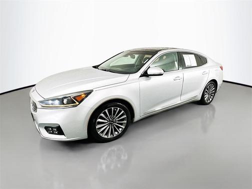 2017 Kia Cadenza Technology
