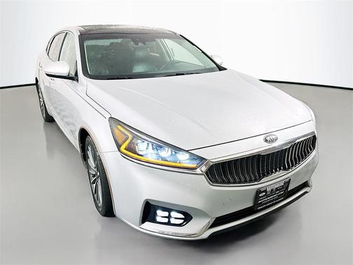 2017 Kia Cadenza Technology
