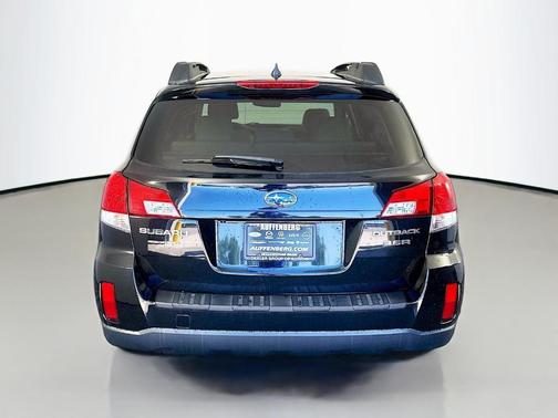 Crystal Black Silica 2013 Subaru Outback 3.6R Limited