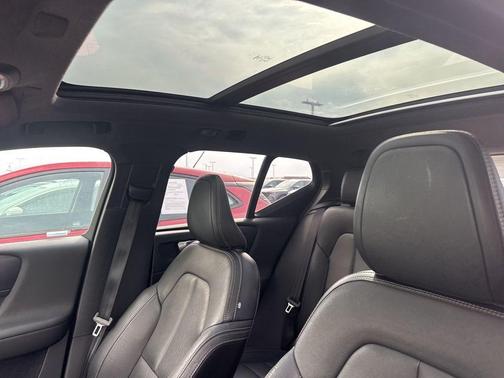 2019 Volvo XC40 T5 Momentum