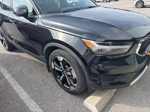 2019 Volvo XC40 T5 Momentum