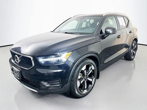 2019 Volvo XC40 T5 Momentum