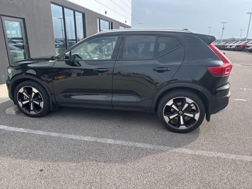 2019 Volvo XC40 T5 Momentum