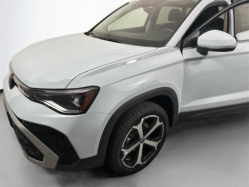 2025 Volkswagen Taos 1.5T SEL