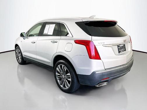 Radiant Silver Metallic 2018 Cadillac XT5 Premium Luxury