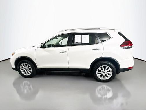 White 2019 Nissan Rogue SV