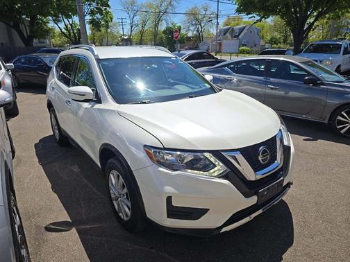 White 2019 Nissan Rogue SV