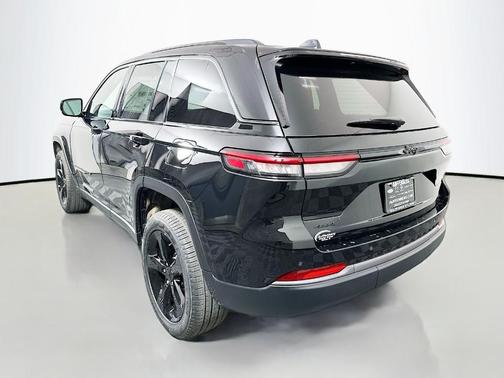 Diamond Black 2026 Jeep Grand Cherokee Limited