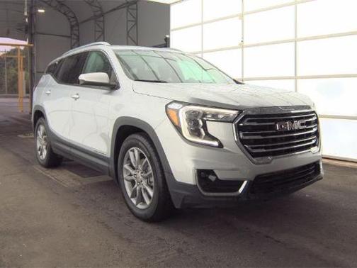 Quicksilver Metallic 2022 GMC Terrain SLT