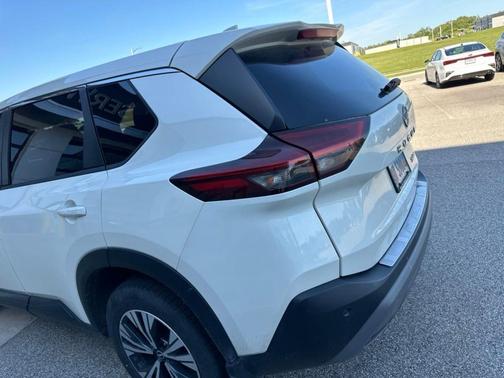 White 2022 Nissan Rogue SV
