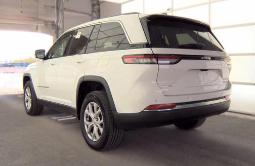 Bright White Clearcoat 2022 Jeep Grand Cherokee Limited