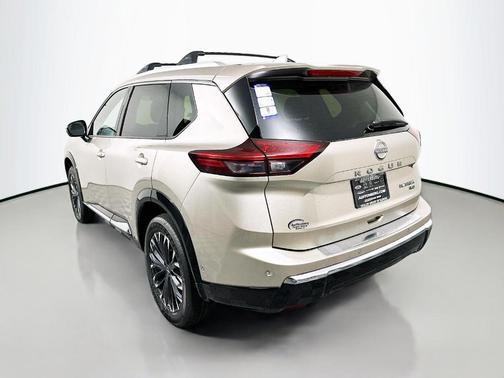 Champagne Silve 2026 Nissan Rogue Platinum
