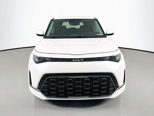 Snow White Pearl 2023 Kia Soul GT-Line 2.0L