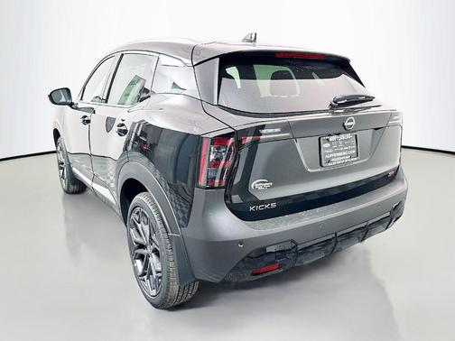 Super Black 2026 Nissan Kicks SR