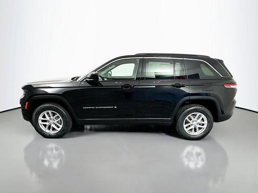 Diamond Black 2026 Jeep Grand Cherokee Laredo X