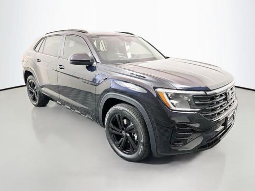 Deep Black Pearl 2026 Volkswagen Atlas Cross Sport 2.0T SEL R-Line Black