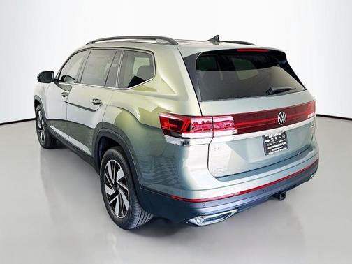Avocado Green Pearl 2026 Volkswagen Atlas 2.0T SE W/TECHNOLOGY