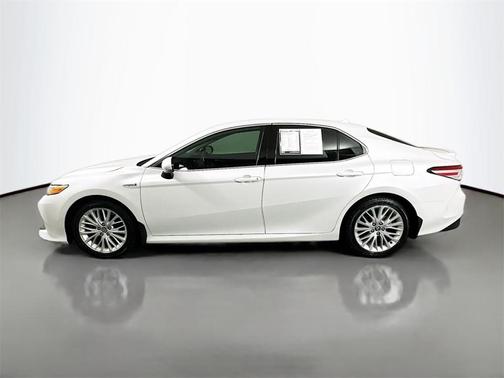 2019 Toyota Camry Hybrid XLE