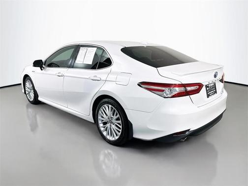 2019 Toyota Camry Hybrid XLE