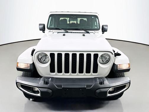 Bright White Clearcoat 2022 Jeep Gladiator Sport