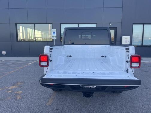 Bright White Clearcoat 2022 Jeep Gladiator Sport