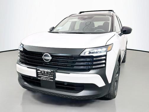2t Wht Blk Roof 2026 Nissan Kicks SV