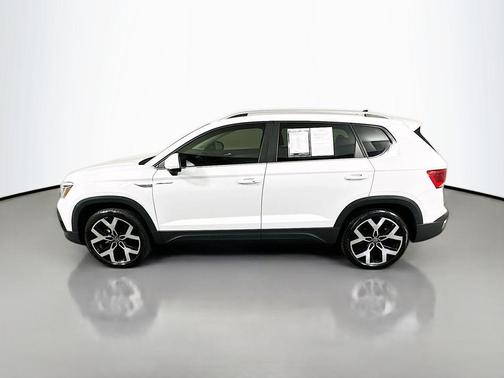 Pure White 2023 Volkswagen Taos 1.5T SEL