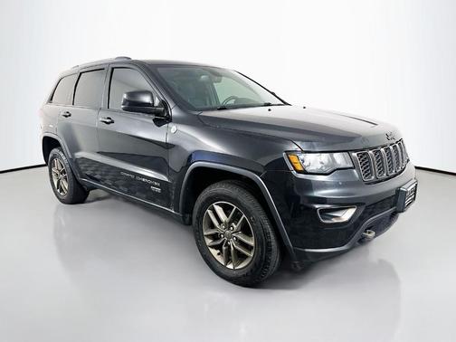 Brilliant Black Crystal Pearlcoat 2016 Jeep Grand Cherokee Laredo