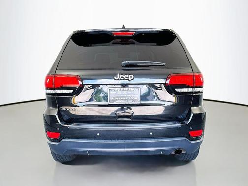 Brilliant Black Crystal Pearlcoat 2016 Jeep Grand Cherokee Laredo