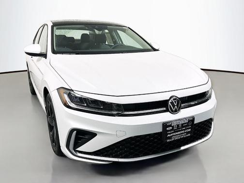 Opal White Pearl 2026 Volkswagen Jetta 1.5T SE