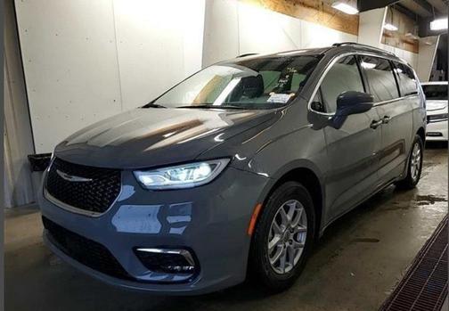 2022 Chrysler Pacifica Touring-L