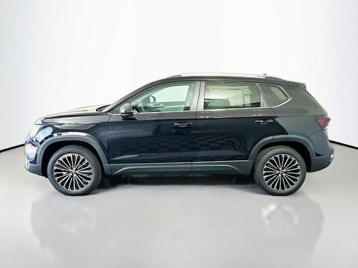 Deep Black Pearl Effect 2026 Volkswagen Taos 1.5T SE