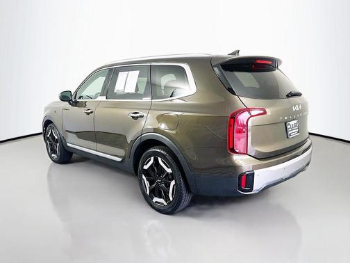 Dark Moss 2023 Kia Telluride S