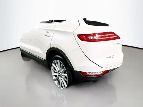 White Platinum Clearcoat Metallic 2017 Lincoln MKC Reserve