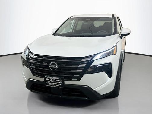 Pearl 2026 Nissan Rogue SV