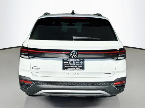 Pure White 2027 Volkswagen Taos 1.5T SE