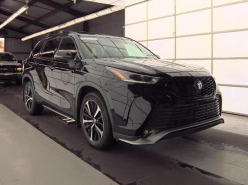 Midnight Black Metallic 2021 Toyota Highlander XSE
