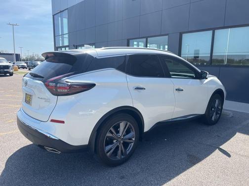 White 2024 Nissan Murano Platinum