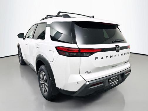 Everest White P 2026 Nissan Pathfinder SL