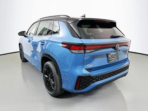 Monterey Blue W/Deep Black Roof 2026 Volkswagen Tiguan 2.0T SE R-Line Black