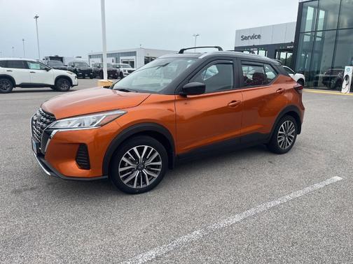 Monarch Orange / Super Black 2023 Nissan Kicks SV