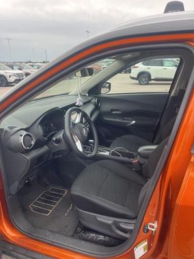 Monarch Orange / Super Black 2023 Nissan Kicks SV