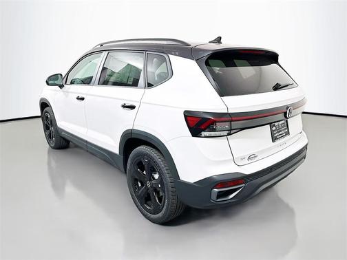 2025 Volkswagen Taos 1.5T SE Black