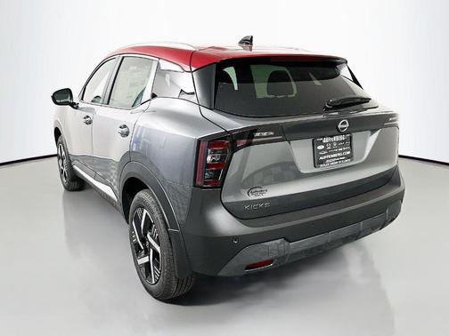 2t Gun Red Roof 2026 Nissan Kicks SV