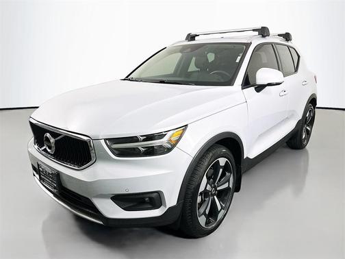 2021 Volvo XC40 T5 Momentum