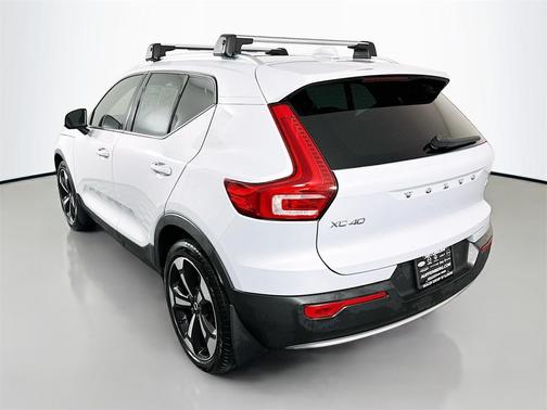 2021 Volvo XC40 T5 Momentum