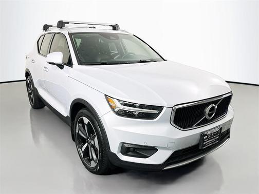 2021 Volvo XC40 T5 Momentum