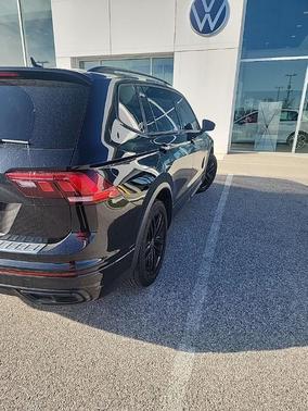 2022 Volkswagen Tiguan 2.0T SE R-Line Black