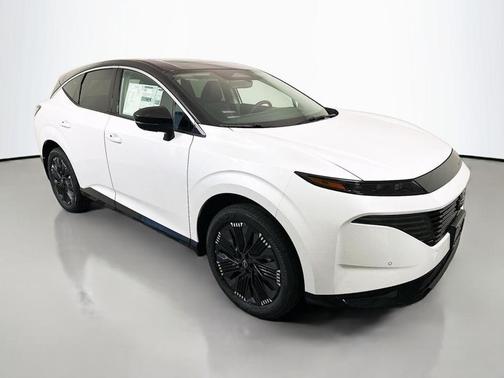 White / Black 2026 Nissan Murano Platinum